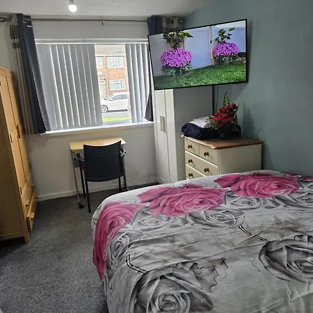 A Cosy Room With A King-Sized Bed & Netflix Tv Birmingham Exterior photo