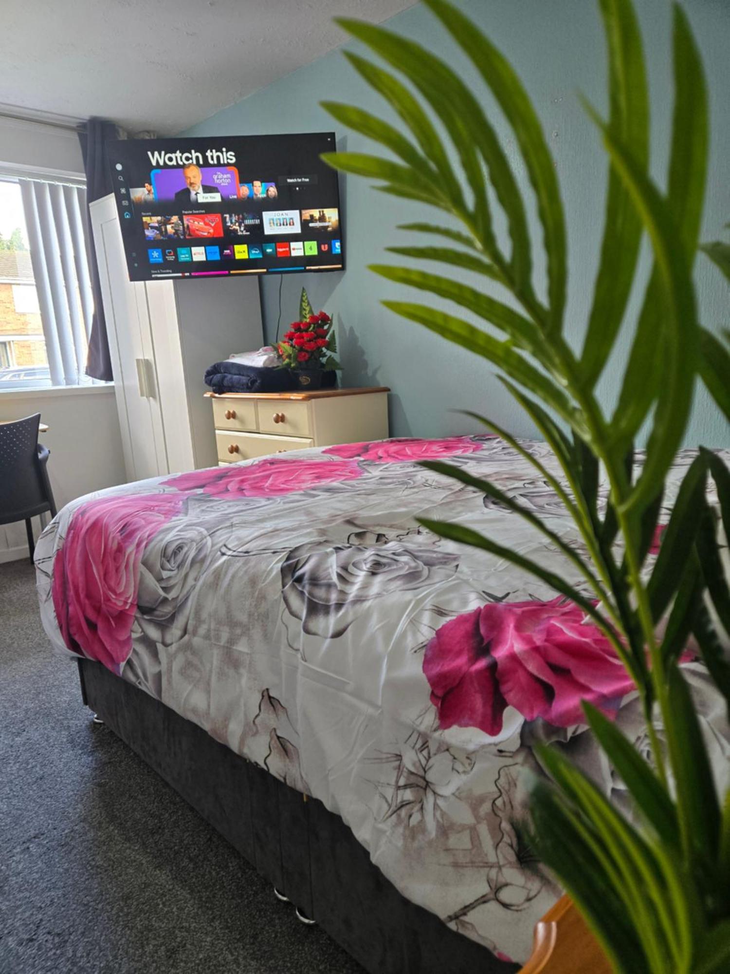A Cosy With King Sized Bed * Birmingham