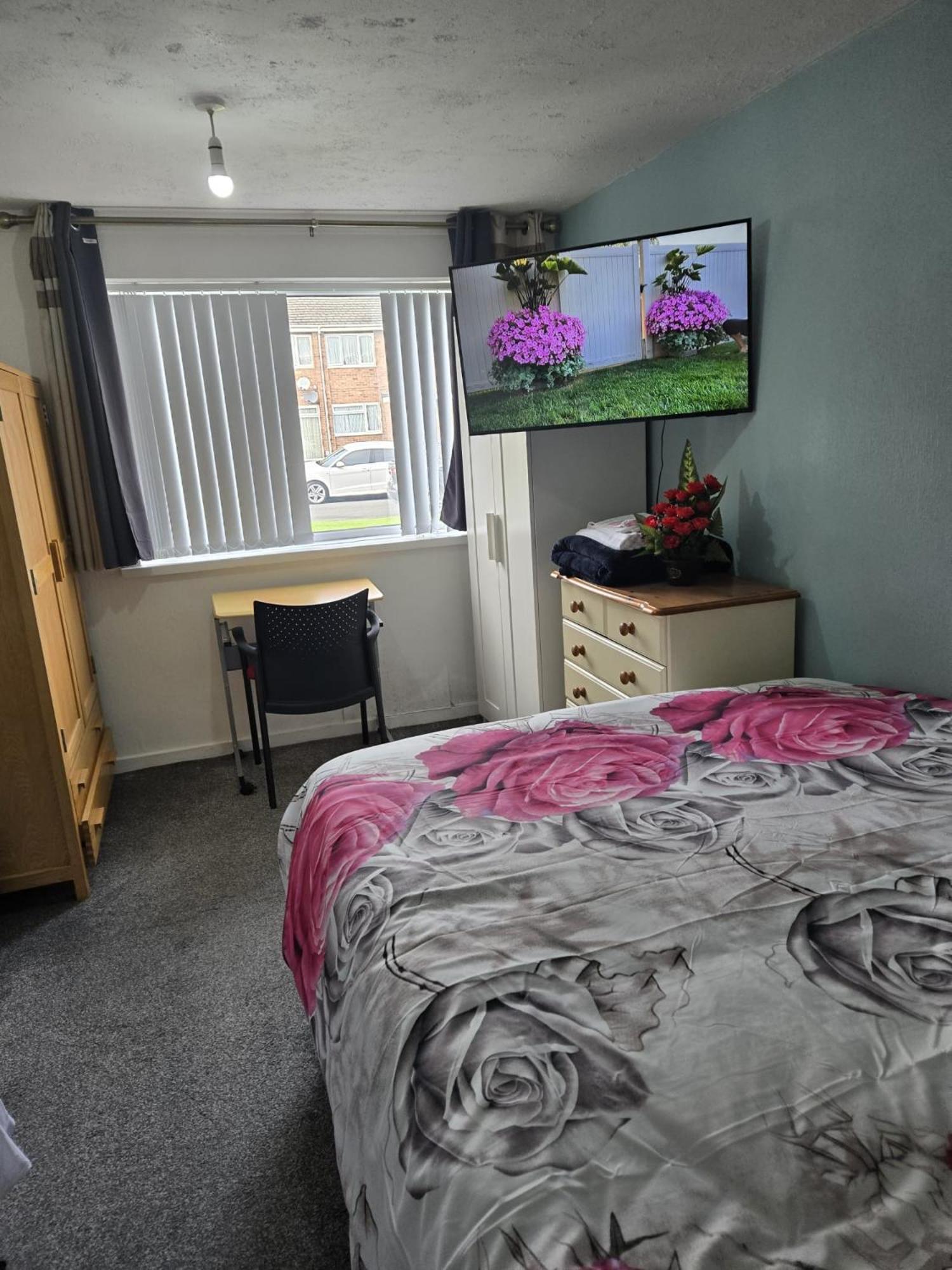A Cosy With King Sized Bed *