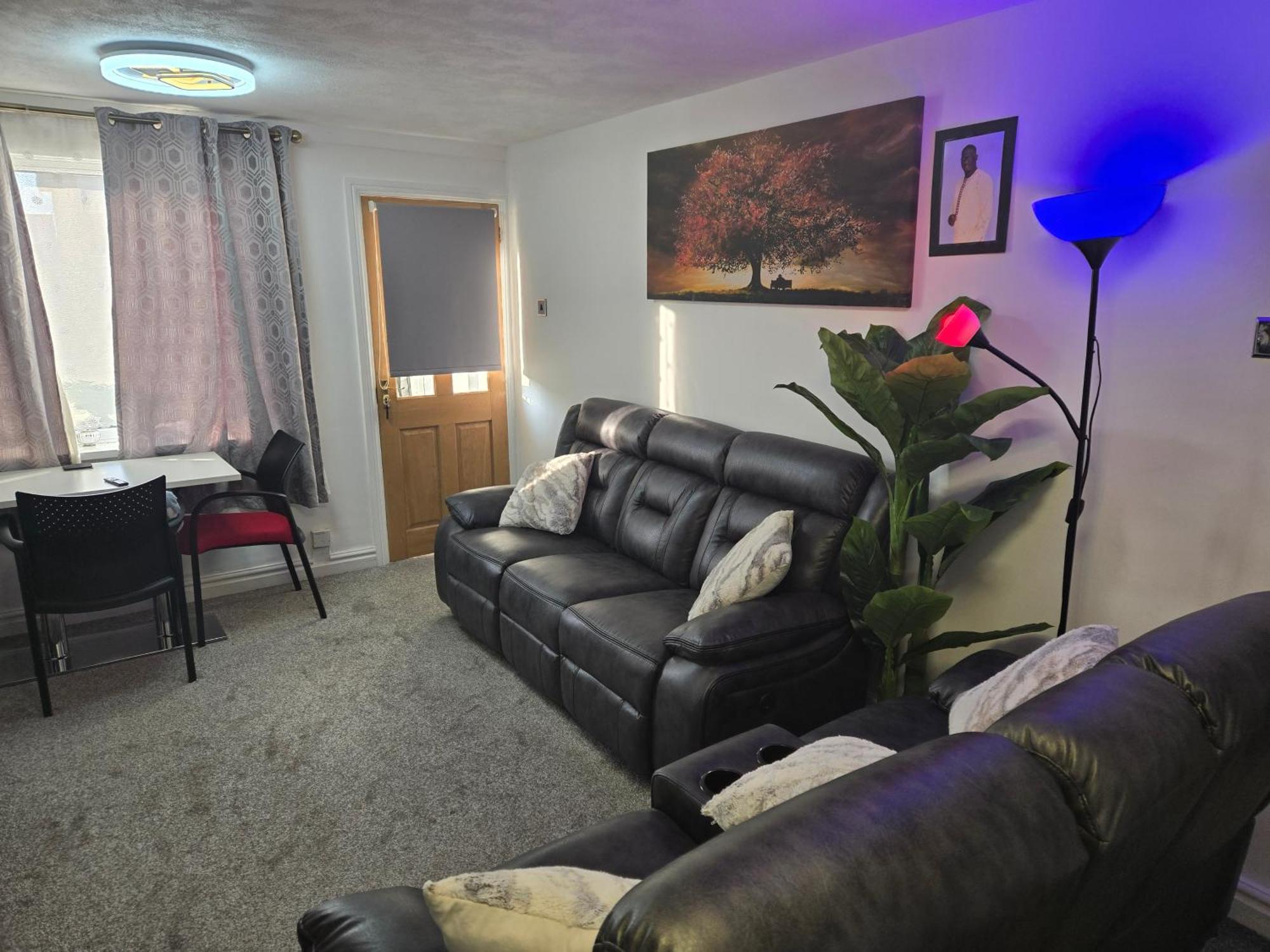 A Cosy With King Sized Bed Birmingham